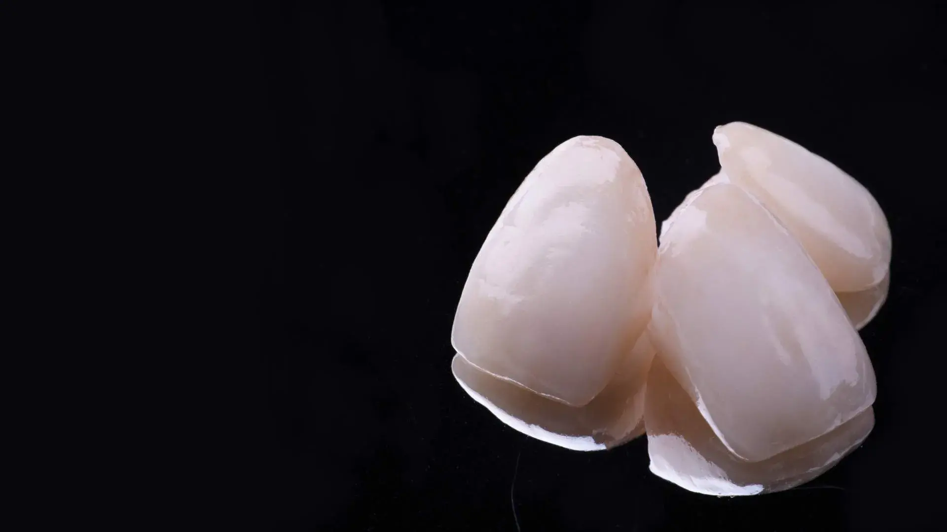 Disilicato de litio: qué es y por qué se utiliza en estética dental moderna
